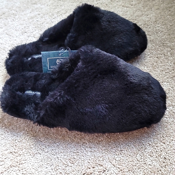 Snugleaves Black Fuzzy Slippers Size 9-10 NWT - Picture 4 of 14